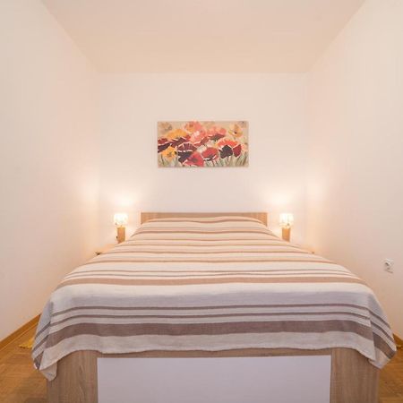 Ferienwohnung Red Karmenita Umag Exterior foto
