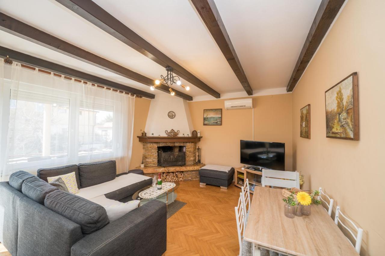 Ferienwohnung Red Karmenita Umag Exterior foto