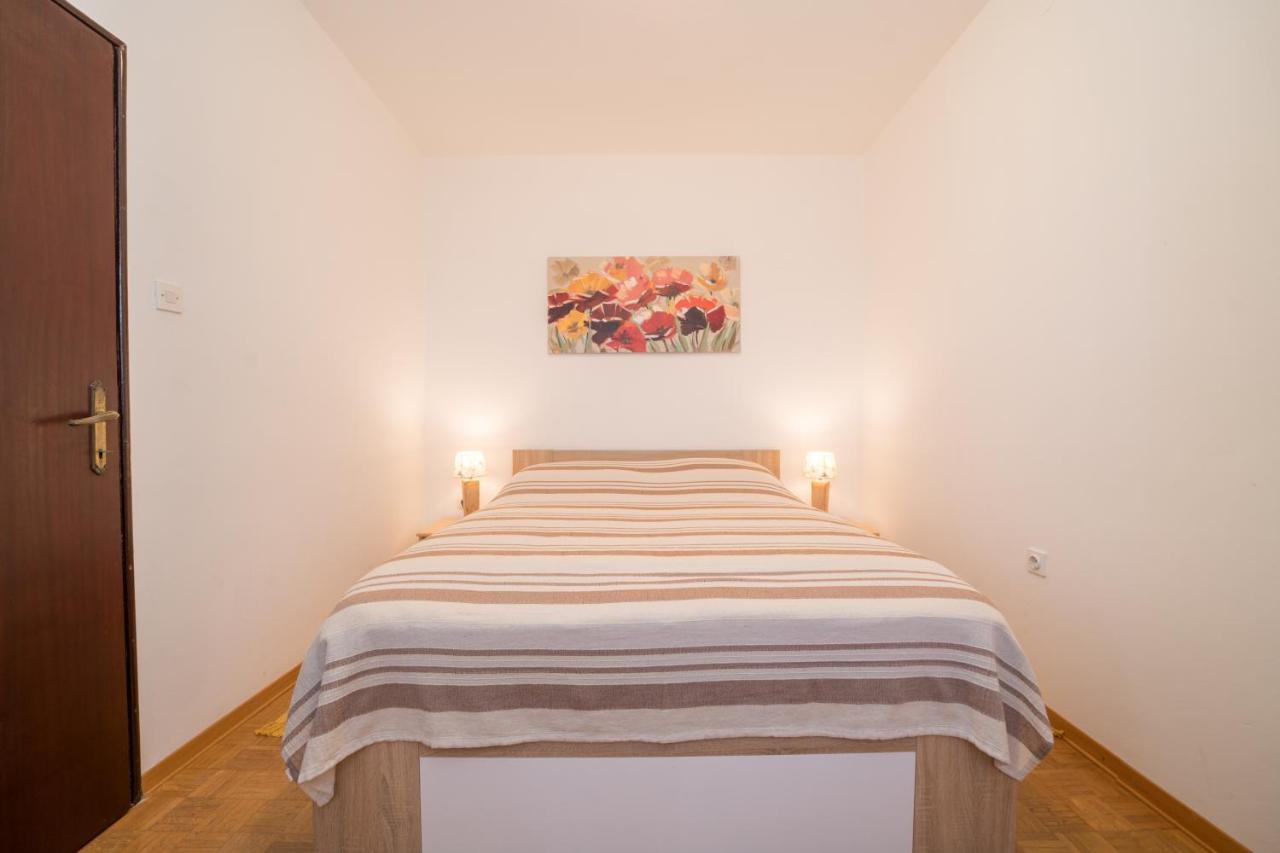Ferienwohnung Red Karmenita Umag Exterior foto