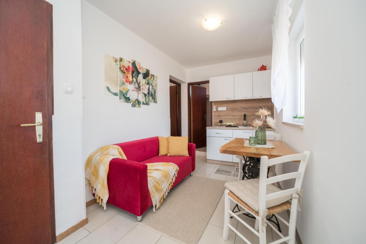 Ferienwohnung Red Karmenita Umag Exterior foto
