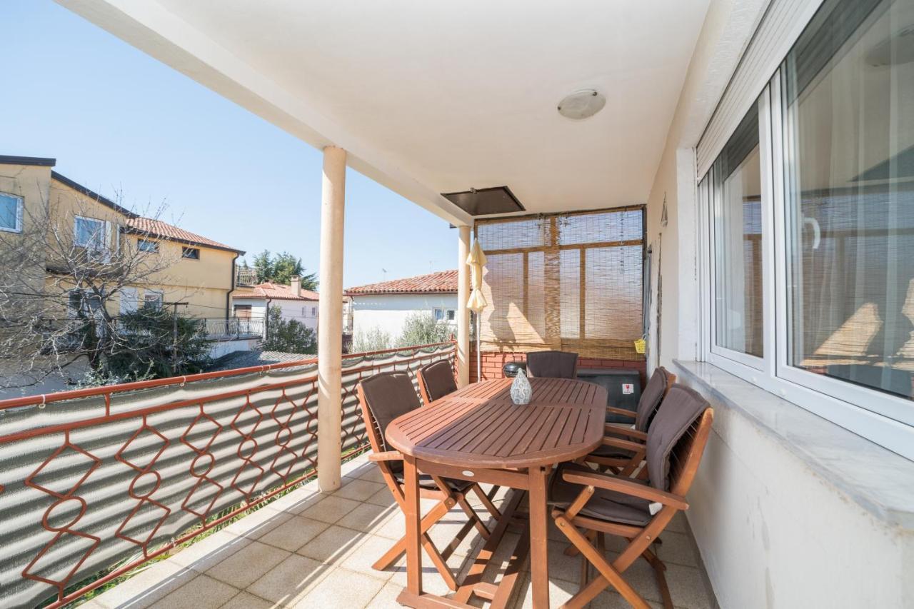 Ferienwohnung Red Karmenita Umag Exterior foto