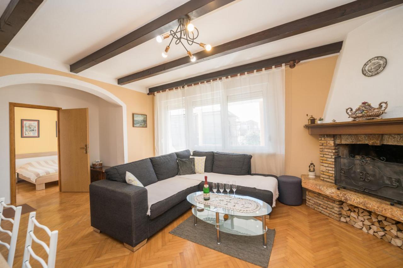 Ferienwohnung Red Karmenita Umag Exterior foto