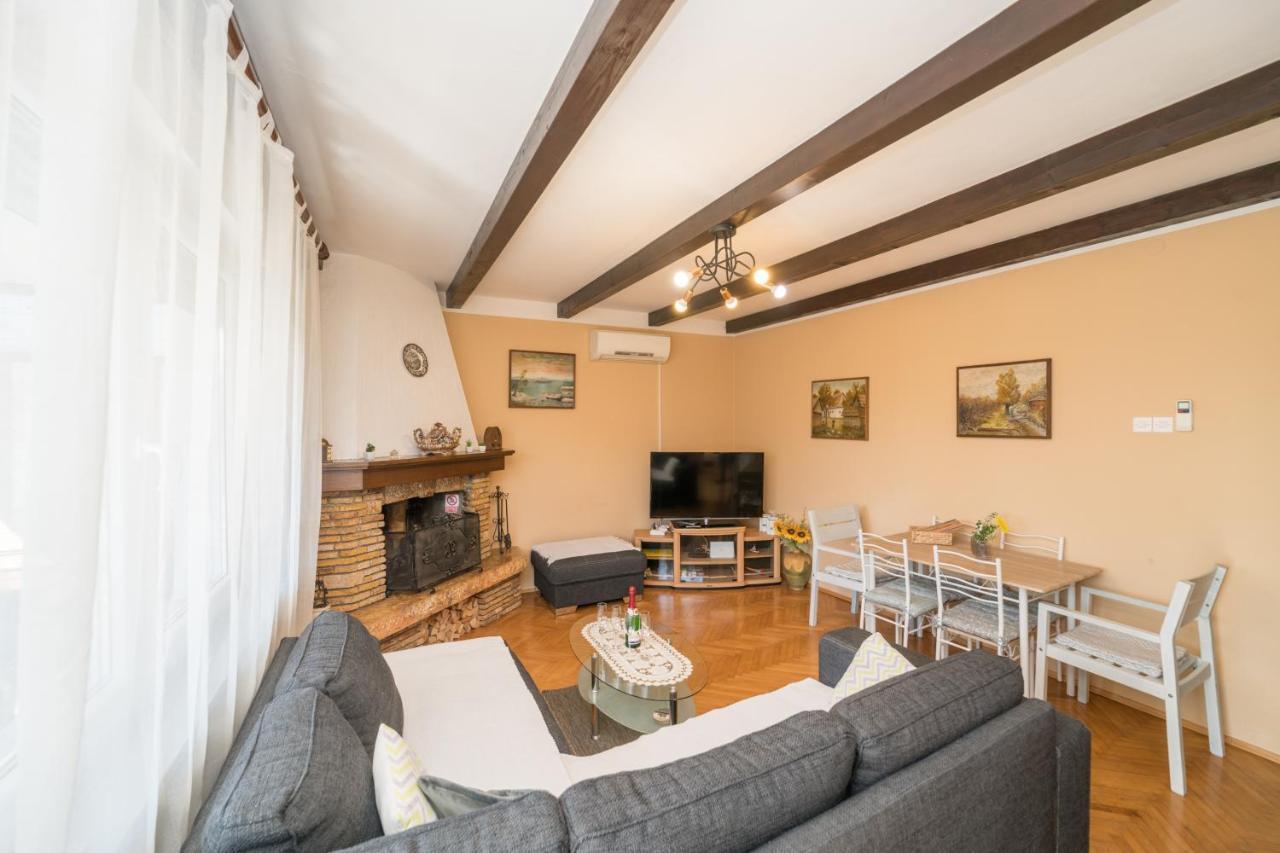 Ferienwohnung Red Karmenita Umag Exterior foto