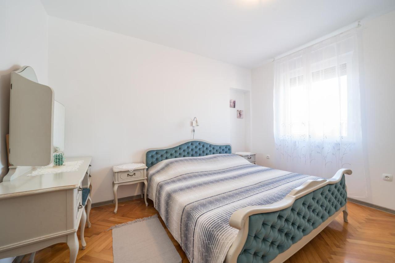 Ferienwohnung Red Karmenita Umag Exterior foto