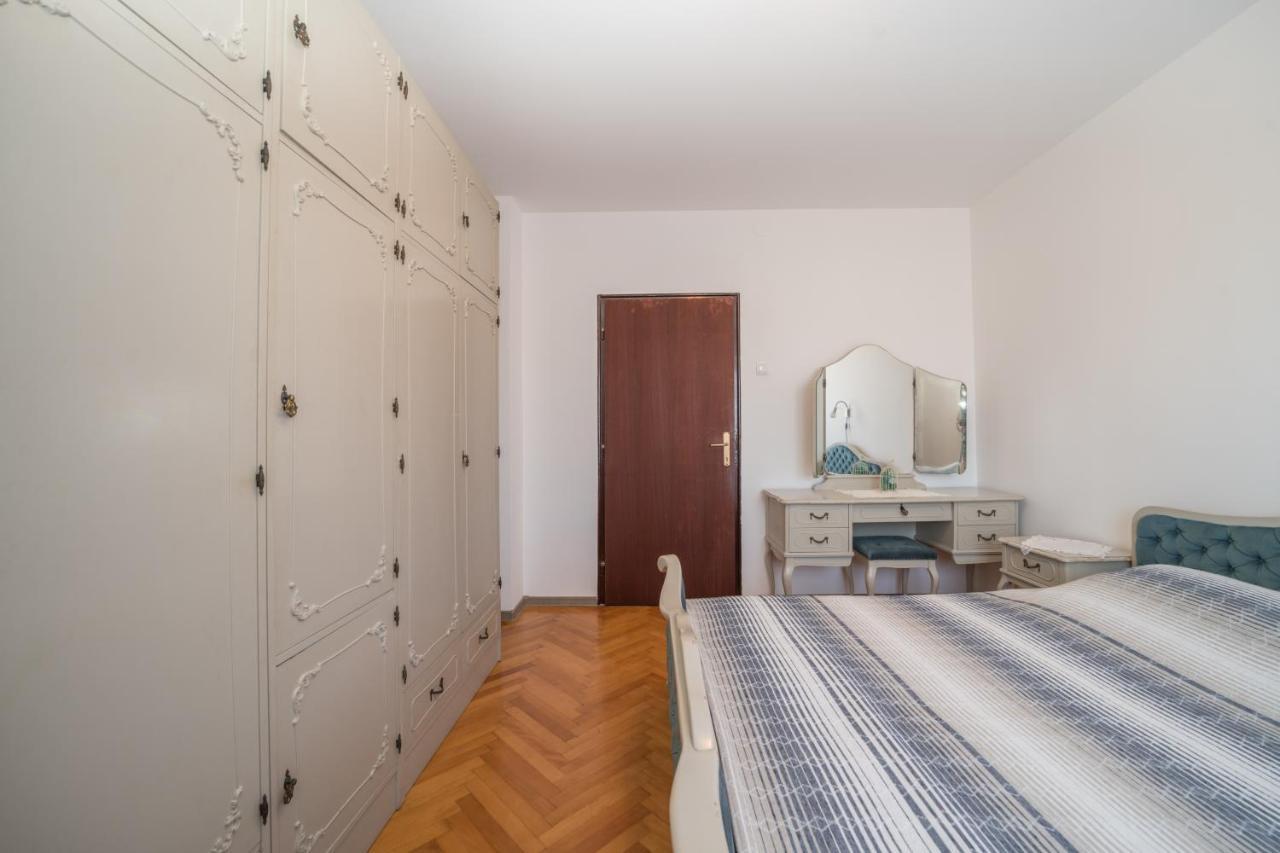 Ferienwohnung Red Karmenita Umag Exterior foto